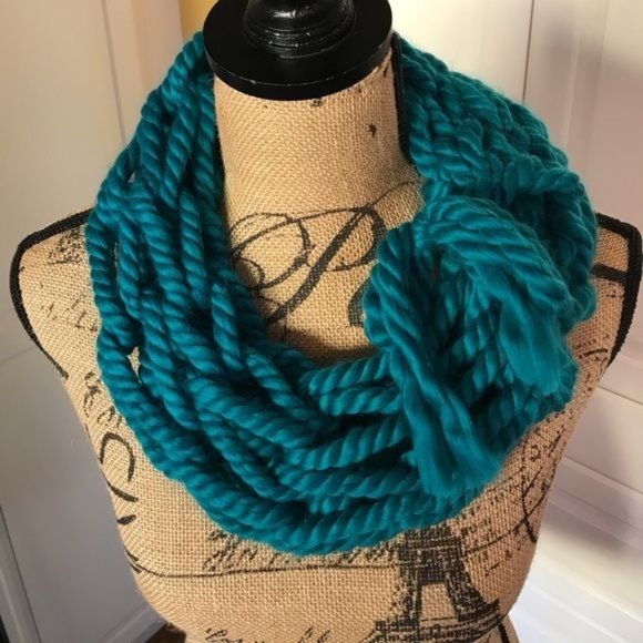 Mun and Me Fashion Handmade Knit Scarf Green Teal Chunky Infinity Scarves NWT - Picture 1 of 5